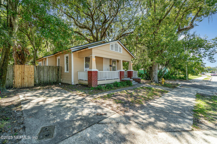 Property Photo: 82 W 27th Street FL 32206