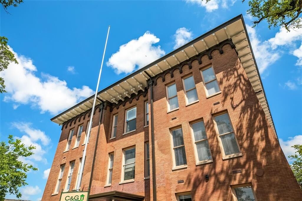 Property Photo:  3601 Camp Street 101  LA 70115 