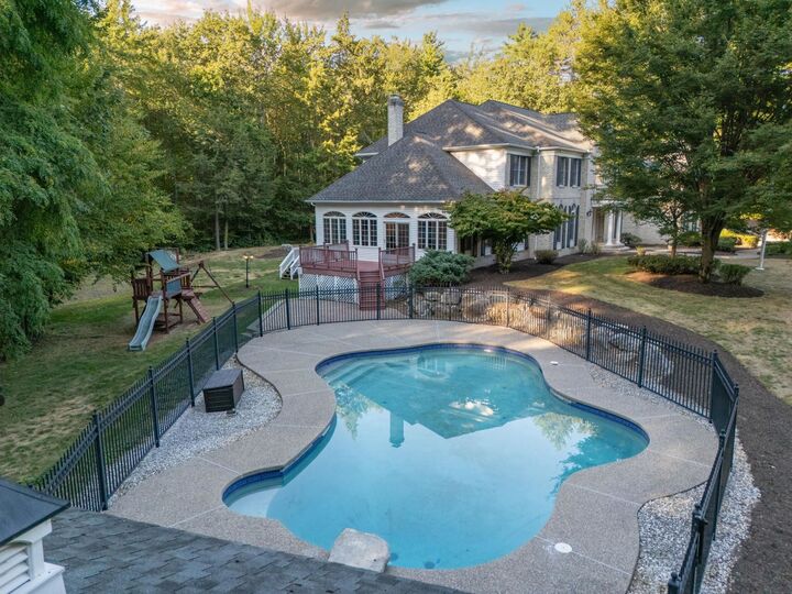 Property Photo: 9 Dorothys Way NH 03110
