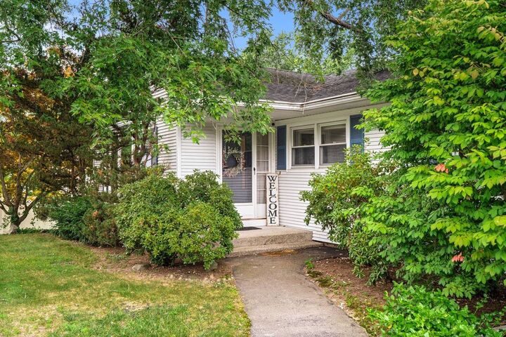 Property Photo: 9 Tomolonis Drive NH 03062