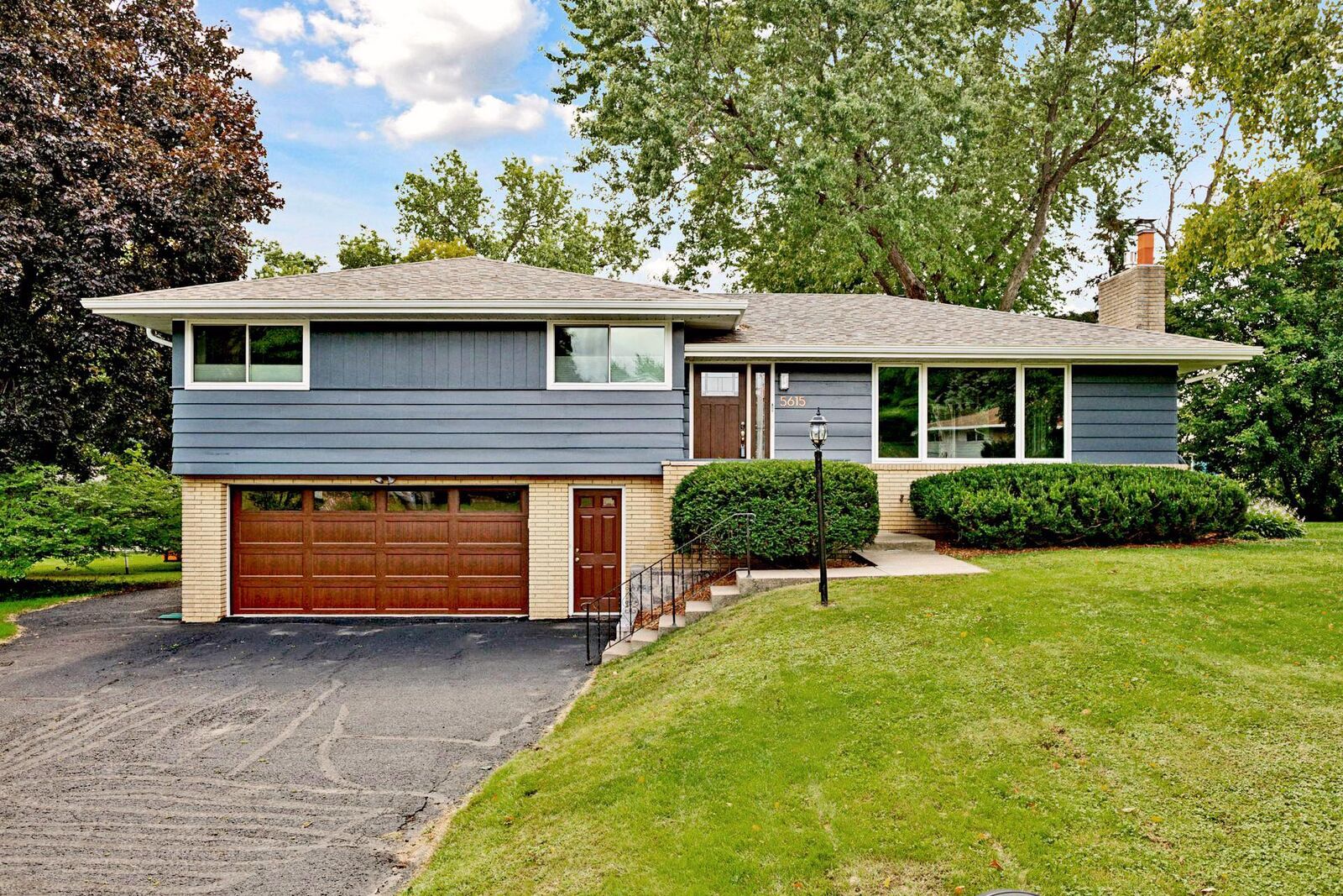 Property Photo: 5615 Woodstock Avenue MN 55422