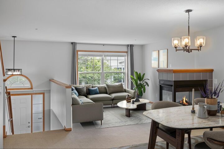 Property Photo: 907 Ledgestone Drive MN 55115