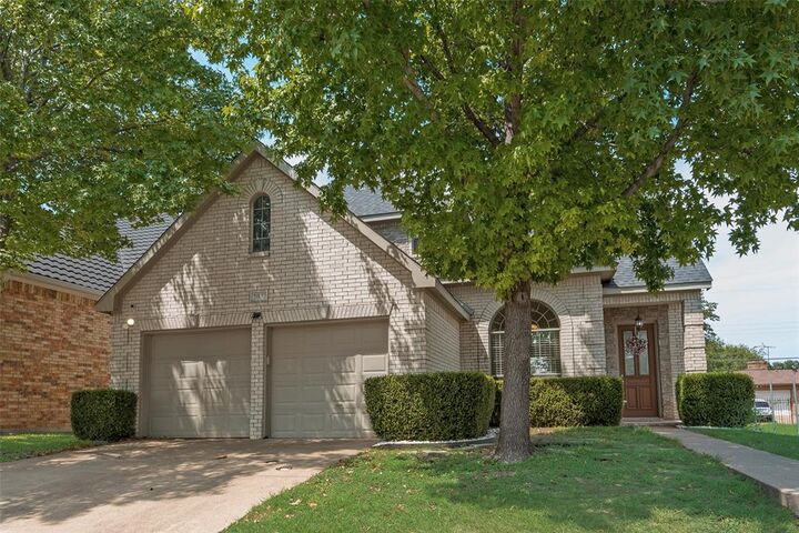 Property Photo: 2047 Chevella Drive TX 75232