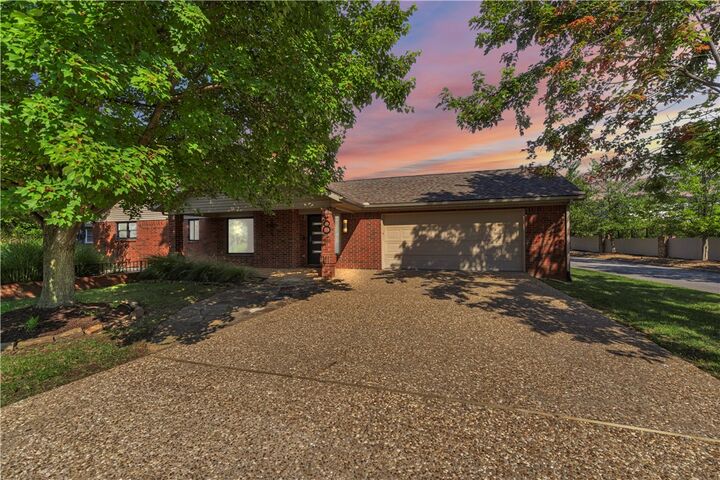 Property Photo: 8 W Prairie Dunes Court AR 72758