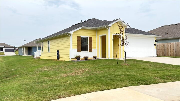 Property Photo: 404 Seville Street AR 72761