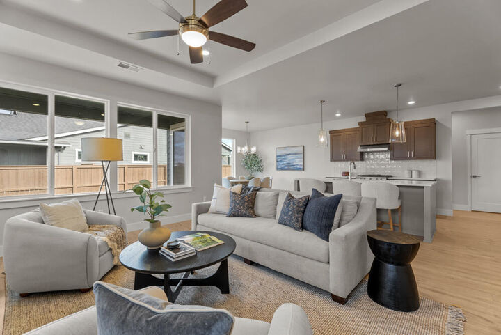 Property Photo: 1404 NE Whistle Way OR 97754