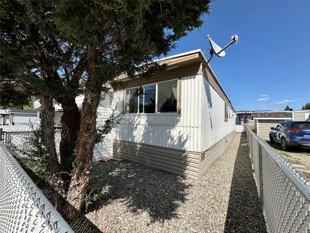 Property Photo: 473 Corina Avenue 15 BC V0X 1W0