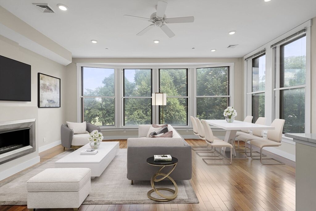 Property Photo: 132 Boylston Street 3 MA 02116