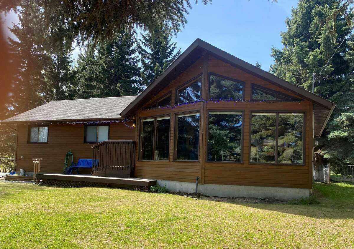 Property Photo: 34 Lakeshore Drive AB T0C 2V0