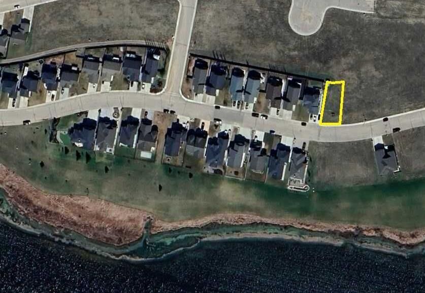 Property Photo: 3611 Lakeshore Drive AB T9N 0E8