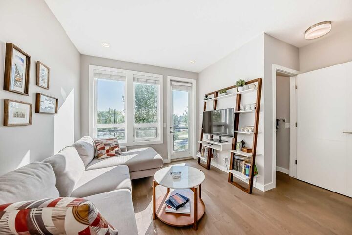 Photo de la propriété: 3217 39 Street NW AB T3B 6G6