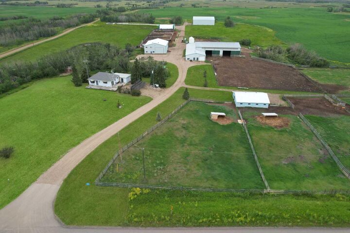 Property Photo:  20076 Township Road 370  AB T0J 1K0 
