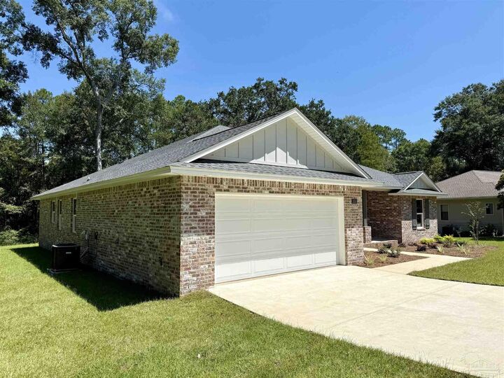 Property Photo: 3318 Durney Dr FL 32533