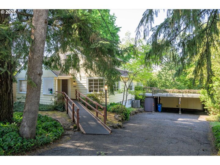 Property Photo: 1885 W 24th Ave OR 97405
