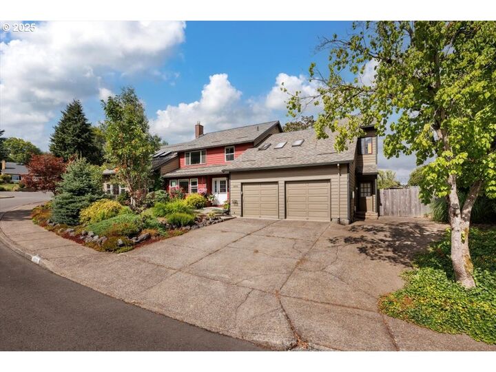 Property Photo:  4905 NW Kahneeta Ct  OR 97229 