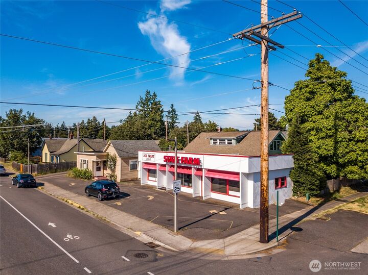 Property Photo:  2600  Elm Street  WA 98225 