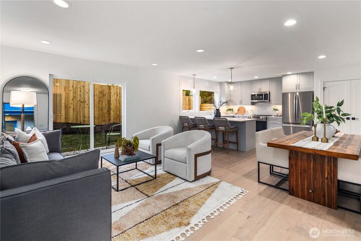 Property Photo:  2616 E Roy Street  WA 98112 