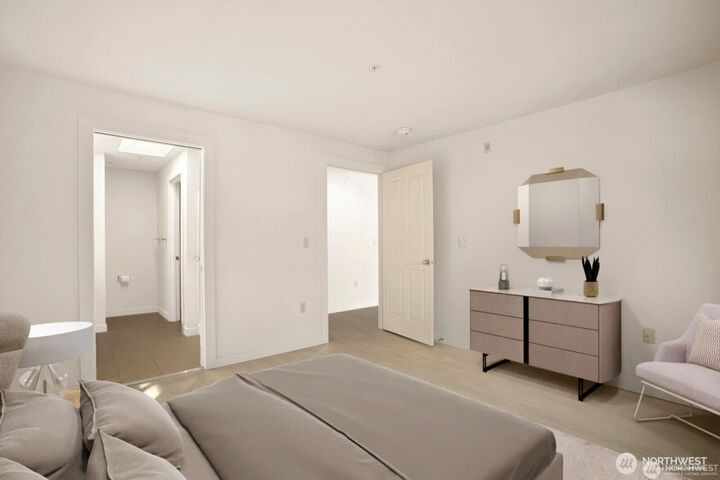 Property Photo: 3919 Latona Avenue NE 402 WA 98105