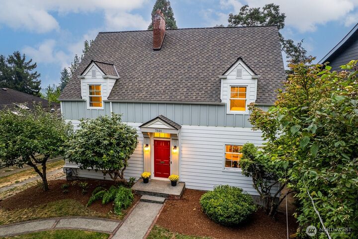 7521  30th Avenue NE  Seattle WA 98115 photo