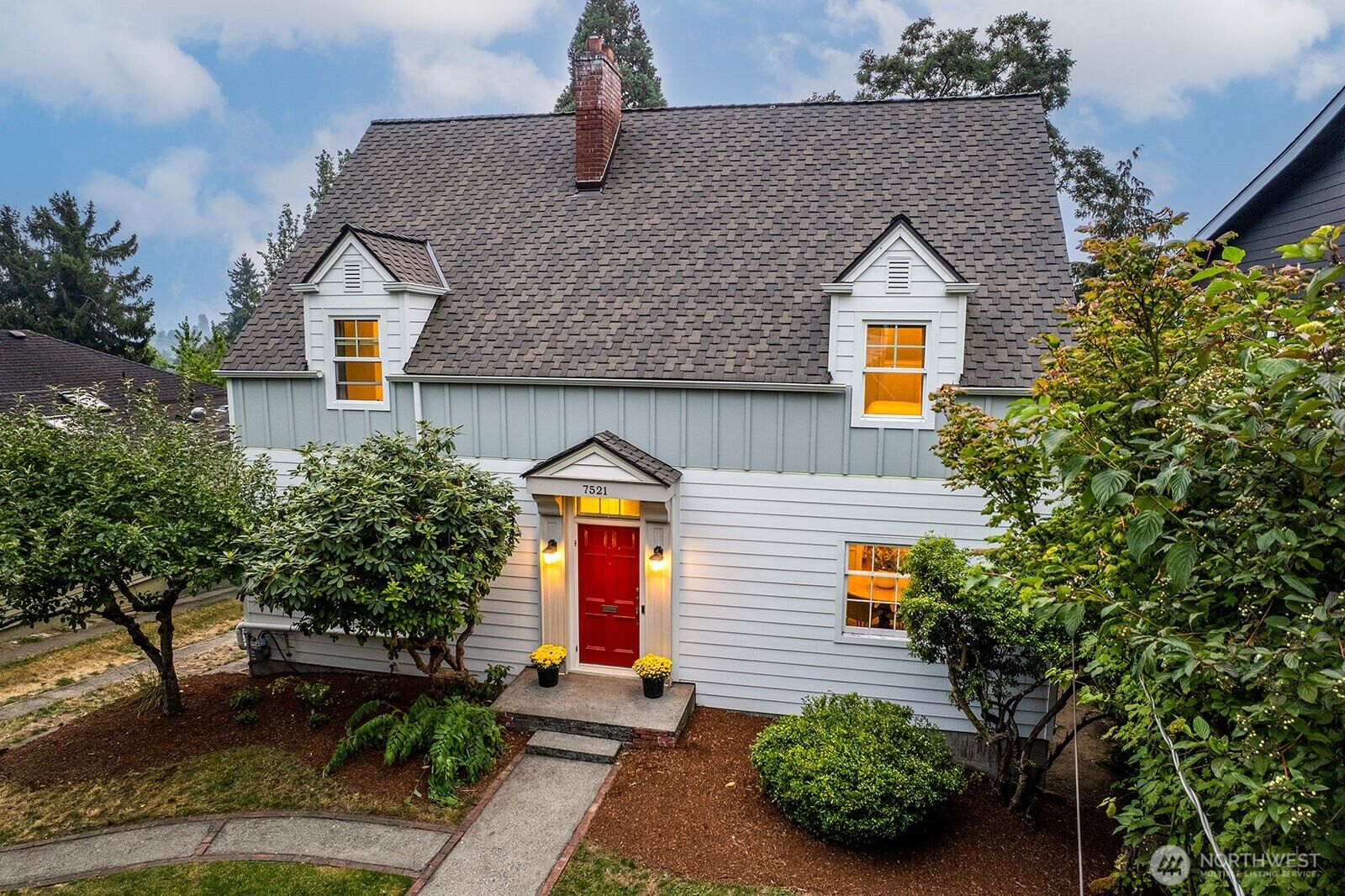 Property Photo:  7521  30th Avenue NE  WA 98115 