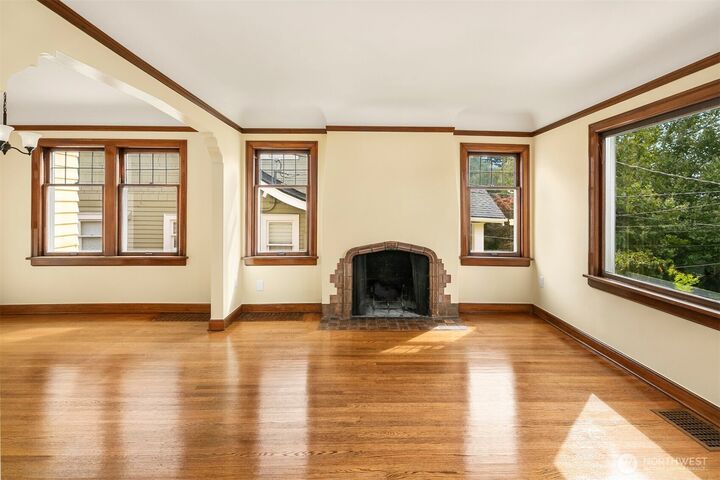 Property Photo:  5728  29th Avenue NE  WA 98105 