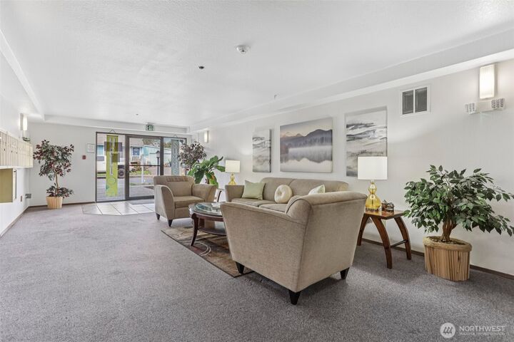 Property Photo:  1100  Harrington Ave NE 306  WA 98056 