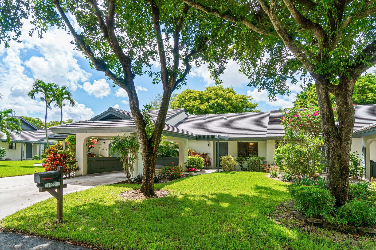 Property Photo:  10059 Laurelwood Place  FL 33437 