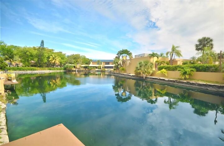 15915 Kingsmoor Way  Miami Lakes FL 33014 photo