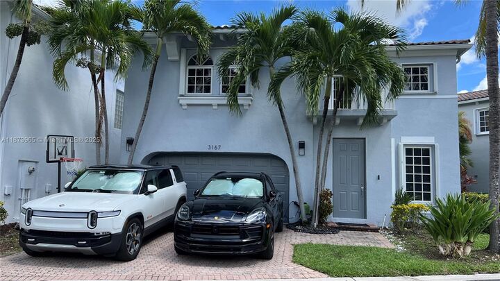 Property Photo: 3167 NE 210th St FL 33180