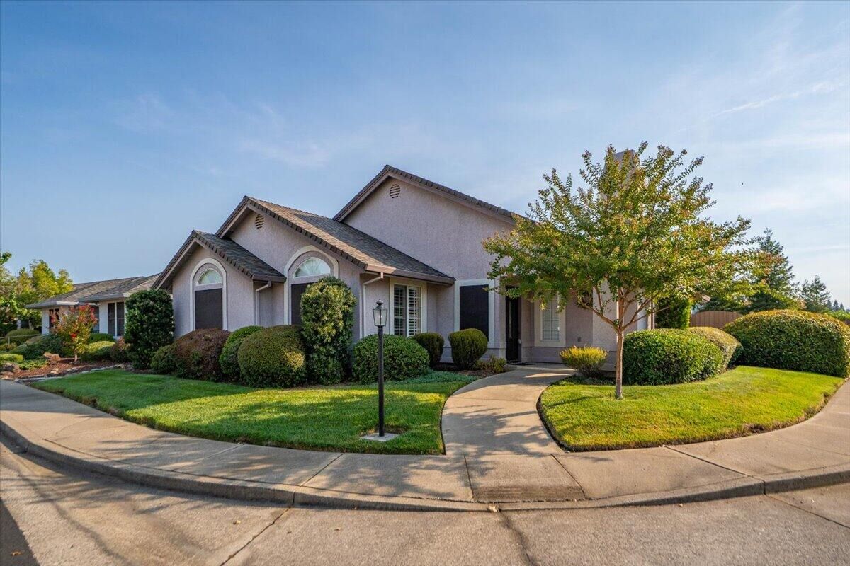 Property Photo: 399 Franciscan Trail CA 96003