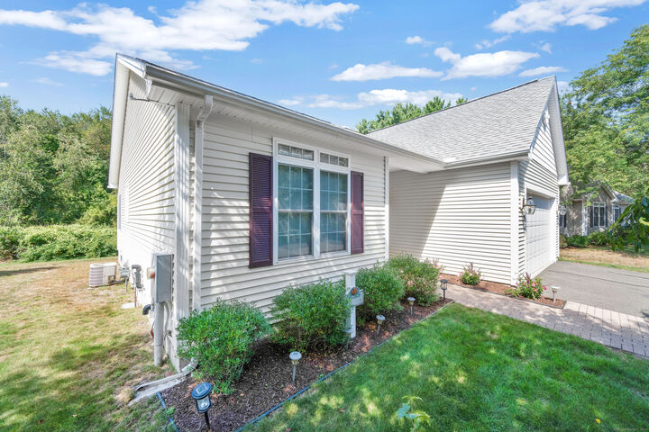 Property Photo: 39 Quail Hollow 39 CT 06082