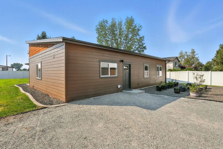 Property Photo: 5325 N Vincent Rd WA 99025