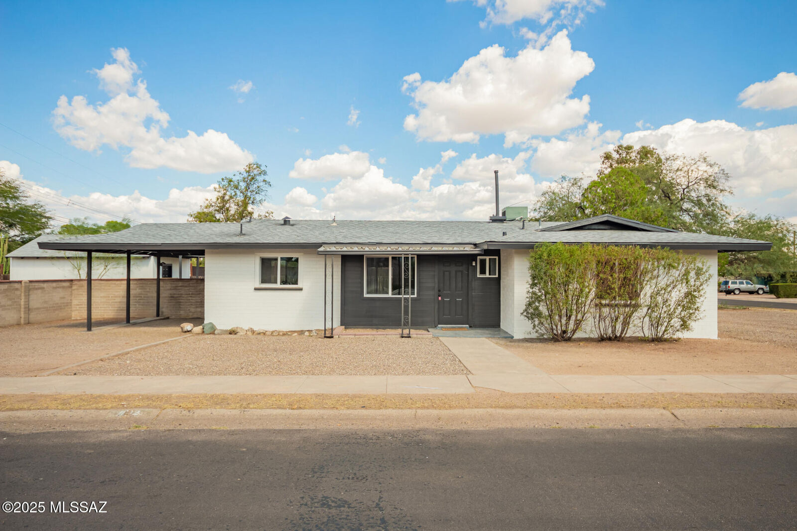 Property Photo:  802 N Jefferson Avenue  AZ 85711 