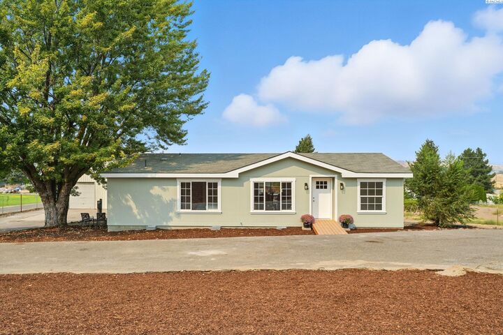 211 Harbor Blvd  Burbank WA 99323 photo