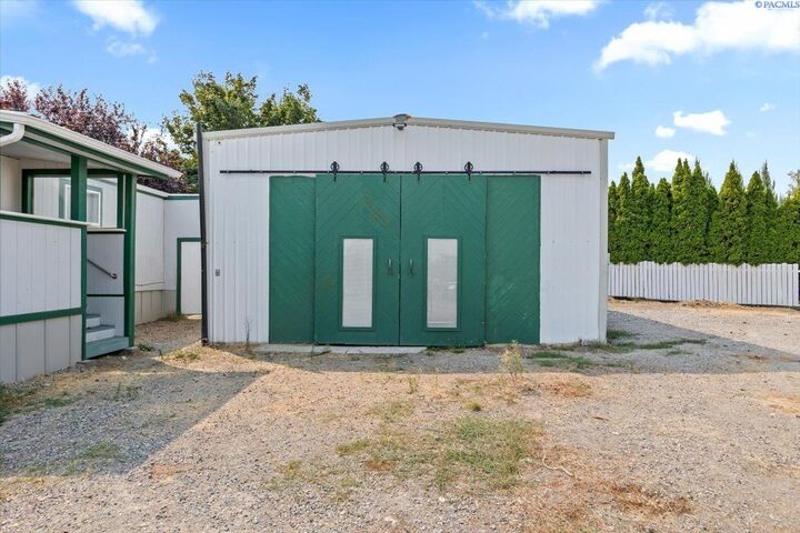 Property Photo:  1716 S Huntington Pl  WA 99337-2323 