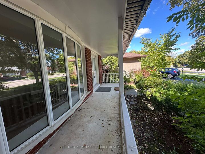 Property Photo: 1252 Mont Clair Drive ON L6H 1Z4