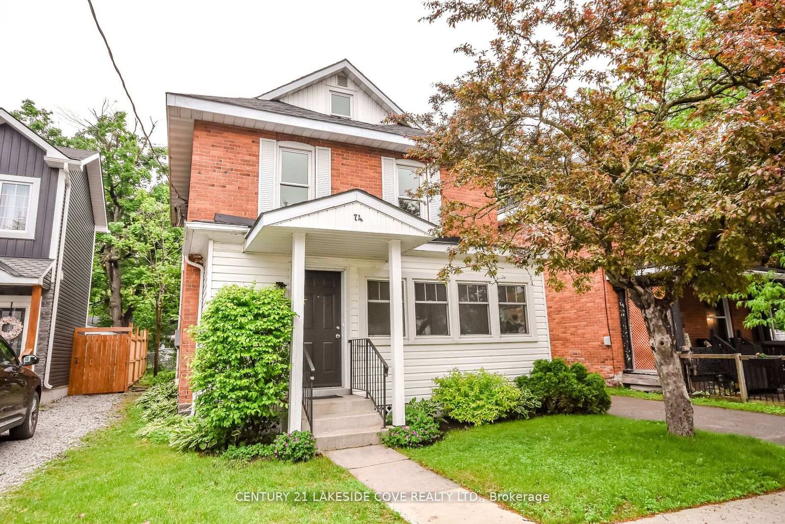 Photo de la propriété:  74 Penetang Street  ON L3V 3N5 