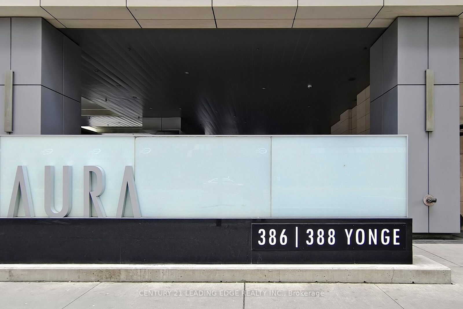 Property Photo: 386 Yonge Street 1904 ON M5B 0A5