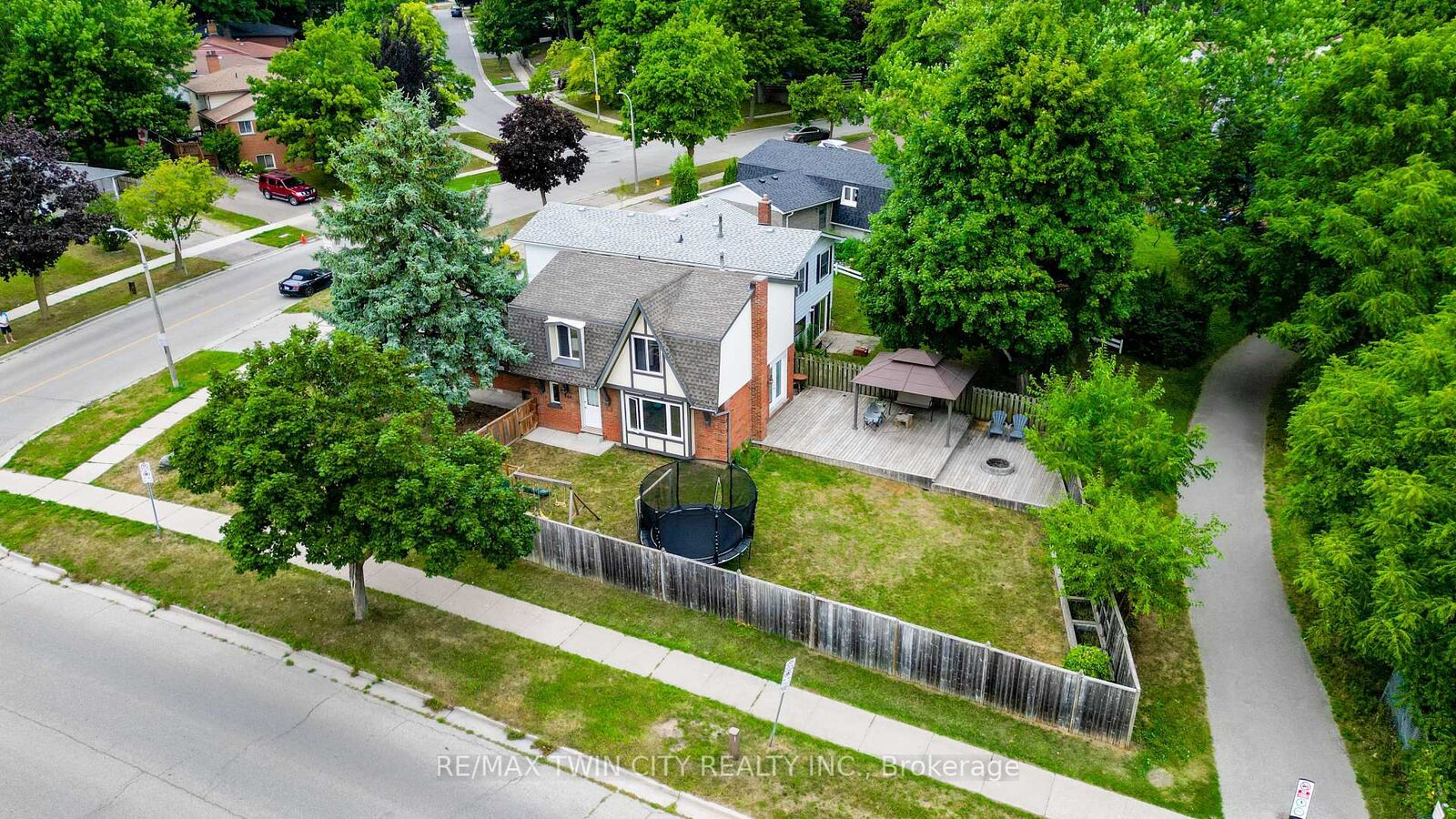 Property Photo:  204 Country Hill Drive  ON N2E 1R6 