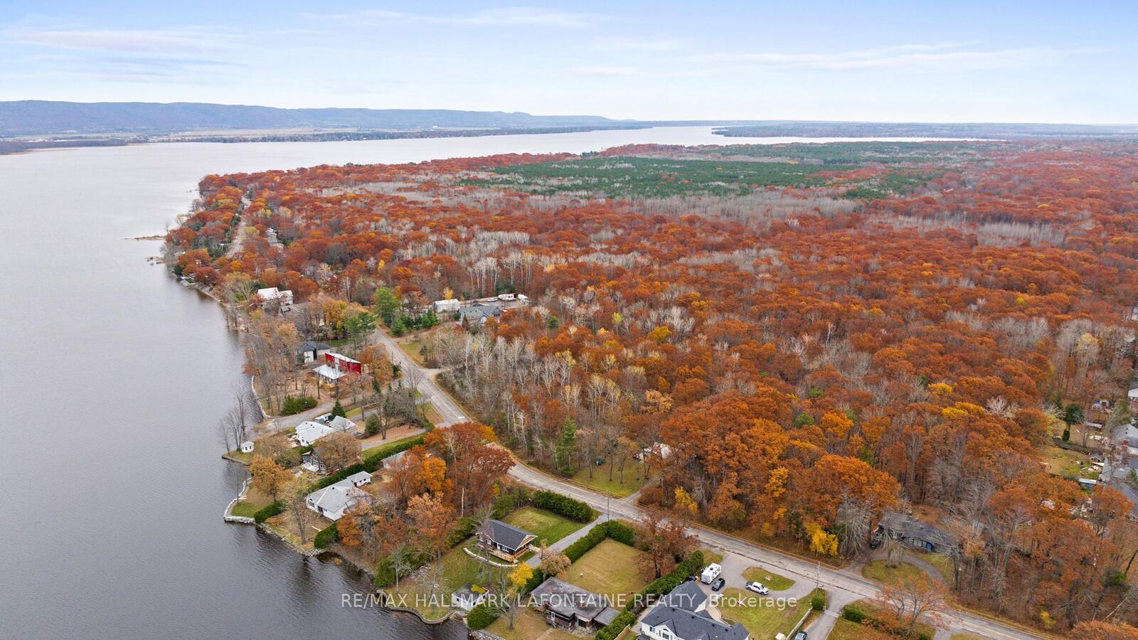 Property Photo:  881 Bayview Drive  ON K0A 3M0 