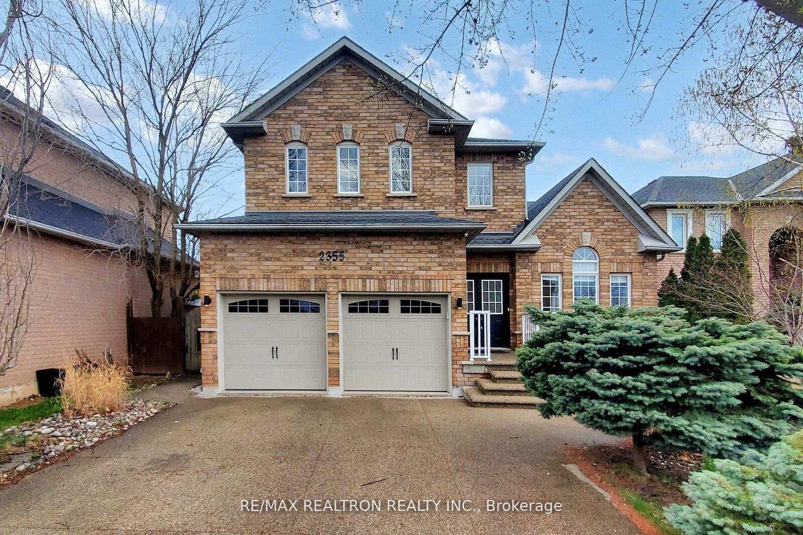 Property Photo: 2355 Woodridge Way ON L6H 6S3