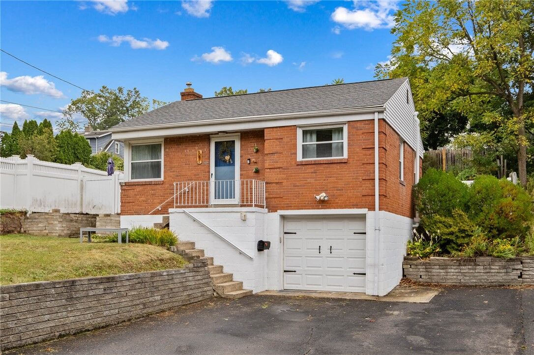 Property Photo: 141 Kaylor Rd PA 15237