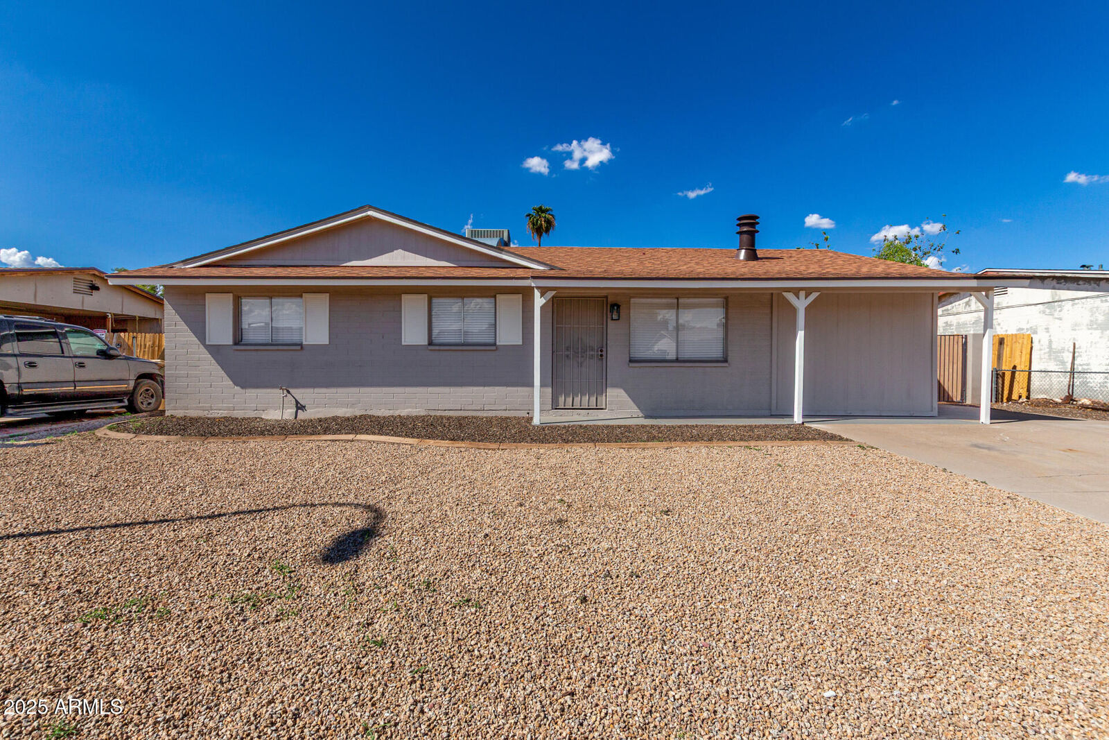 Property Photo: 4640 W Caron Street AZ 85302