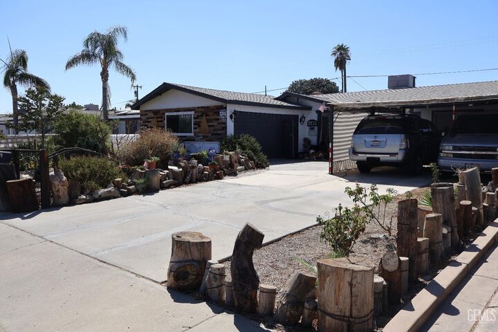 Property Photo:  3815 Hoffman Avenue  CA 93309 