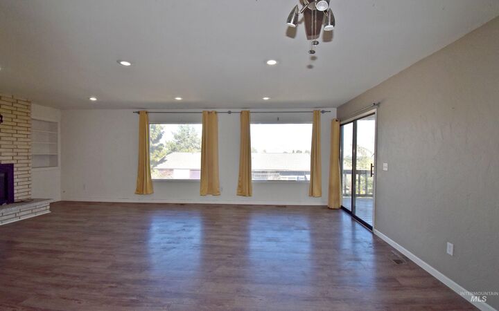 Property Photo:  2630 Laurel Court  WA 99403