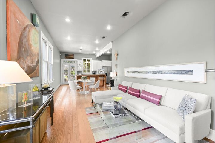 Property Photo: 562 Terry Dr LA 70806