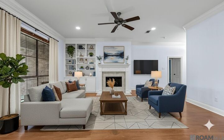 Property Photo: 5738 Parkknoll Place Dr LA 70816