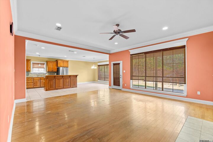 Property Photo: 5738 Parkknoll Place Dr LA 70816