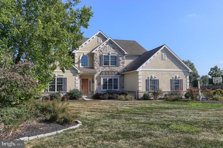 Property Photo:  932 Meadowood Circle  PA 17042 