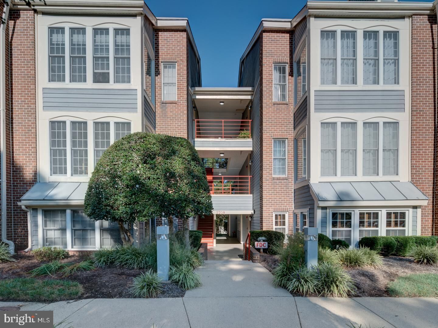 Property Photo: 2708 Summerview Way 204 MD 21401